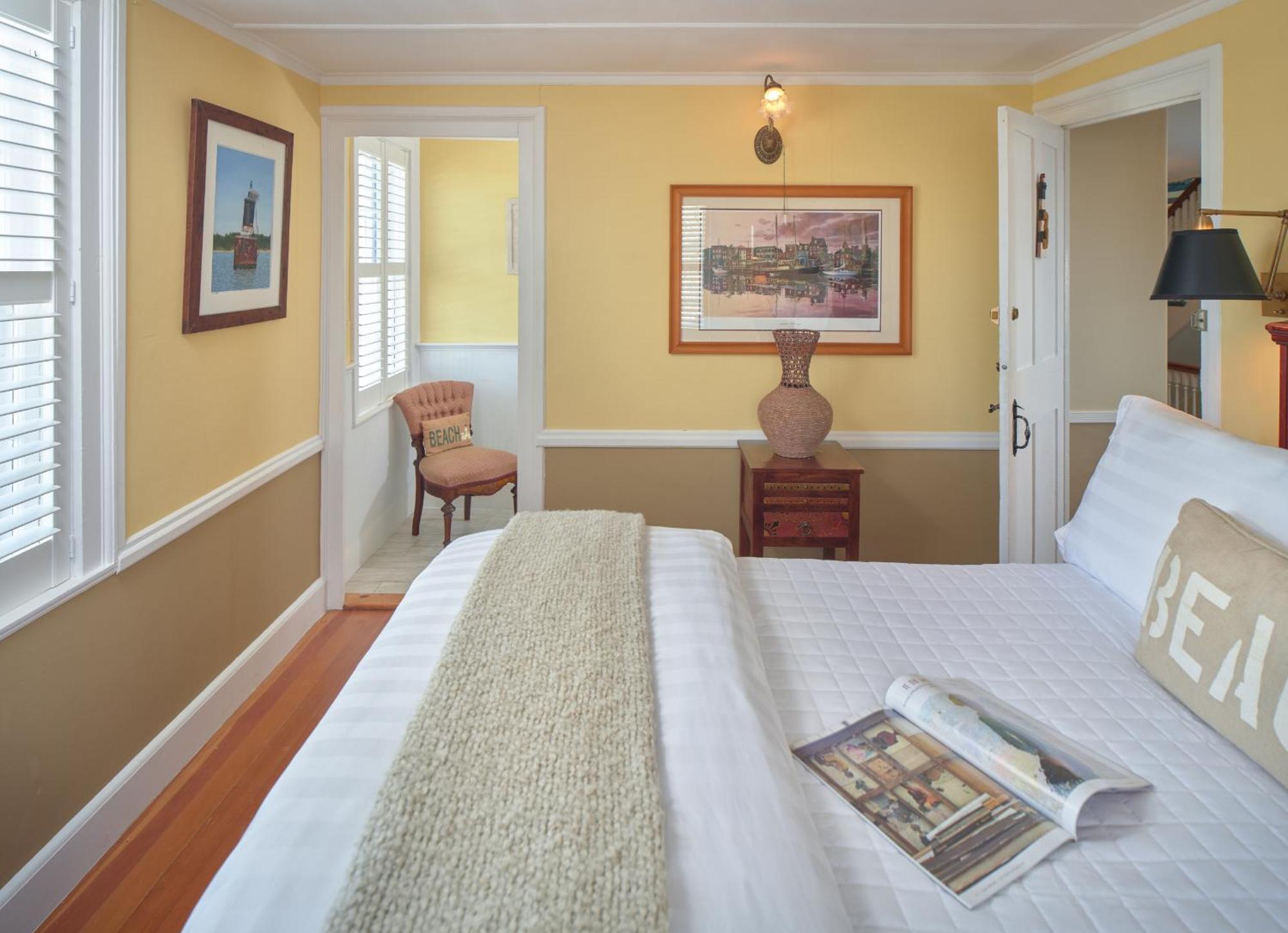 Old Manse Inn Brewster Exterior photo