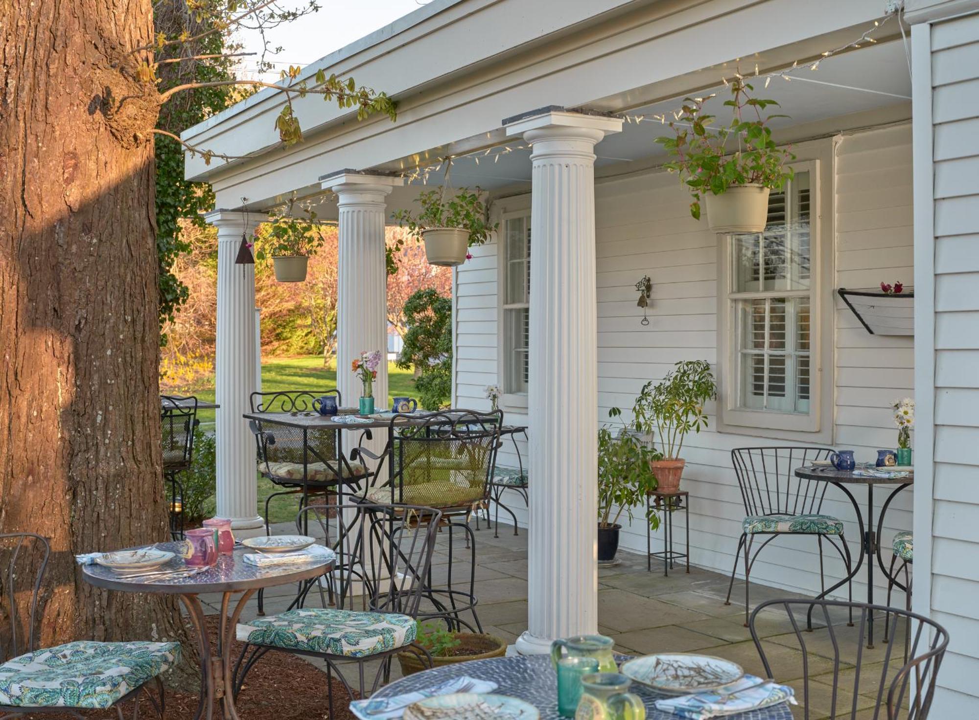 Old Manse Inn Brewster Exterior photo