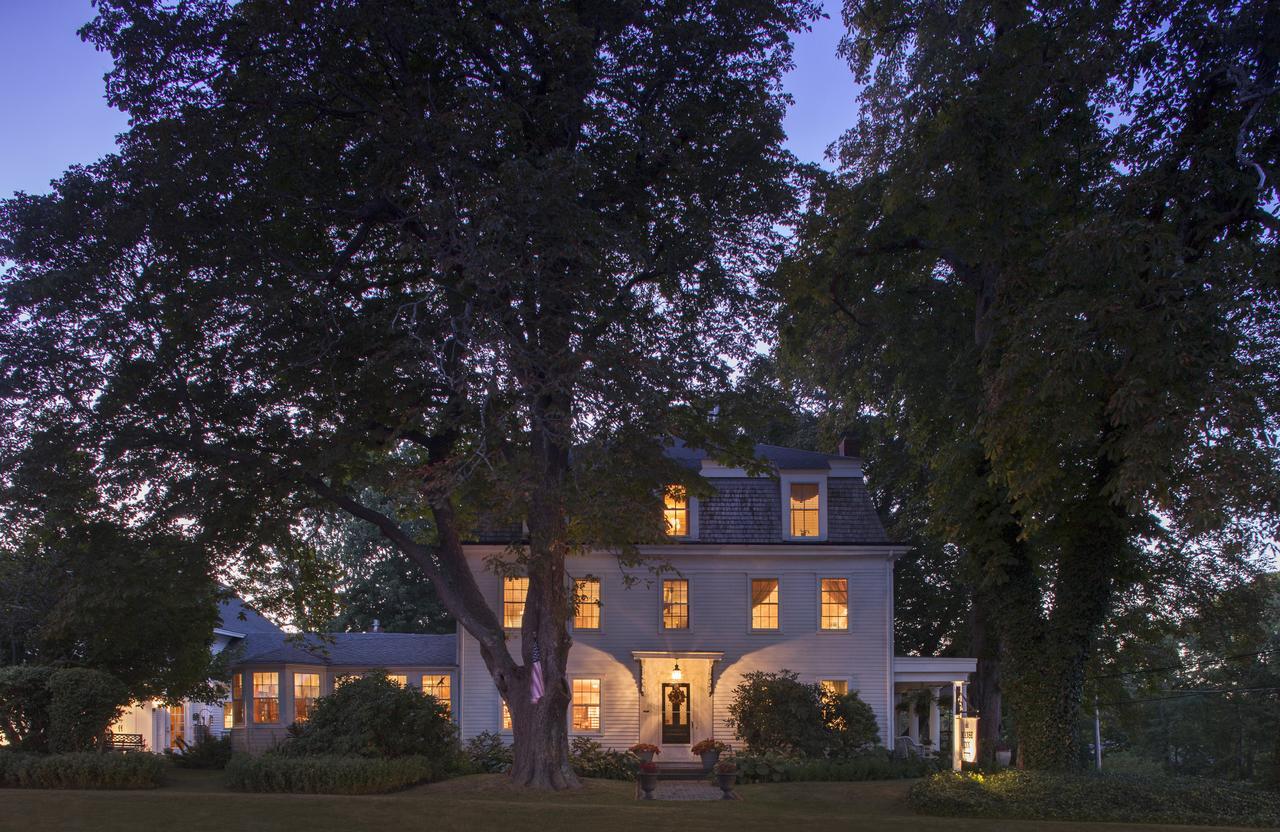 Old Manse Inn Brewster Exterior photo