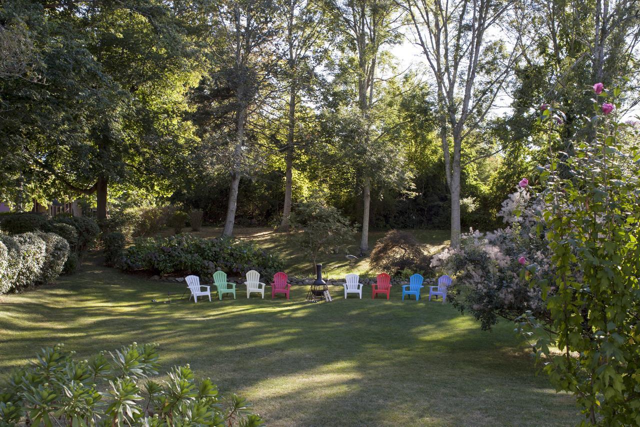 Old Manse Inn Brewster Exterior photo